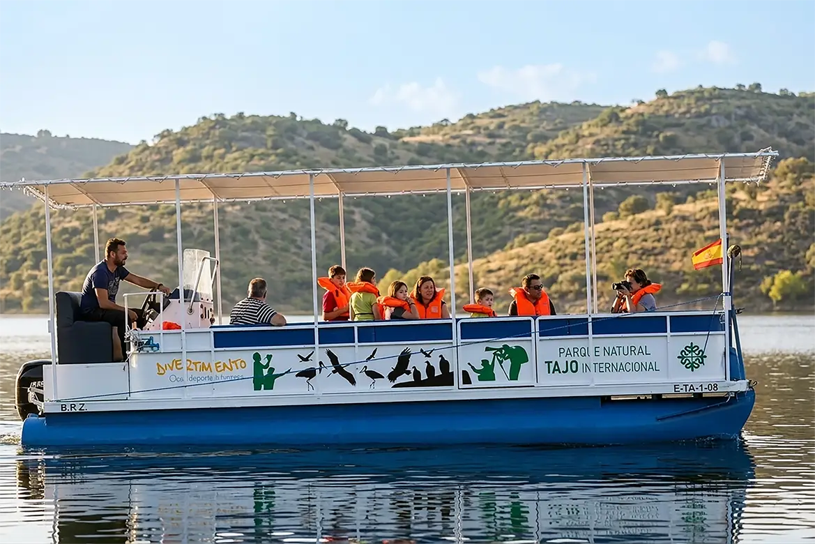 Barco del embalse de Alcántara