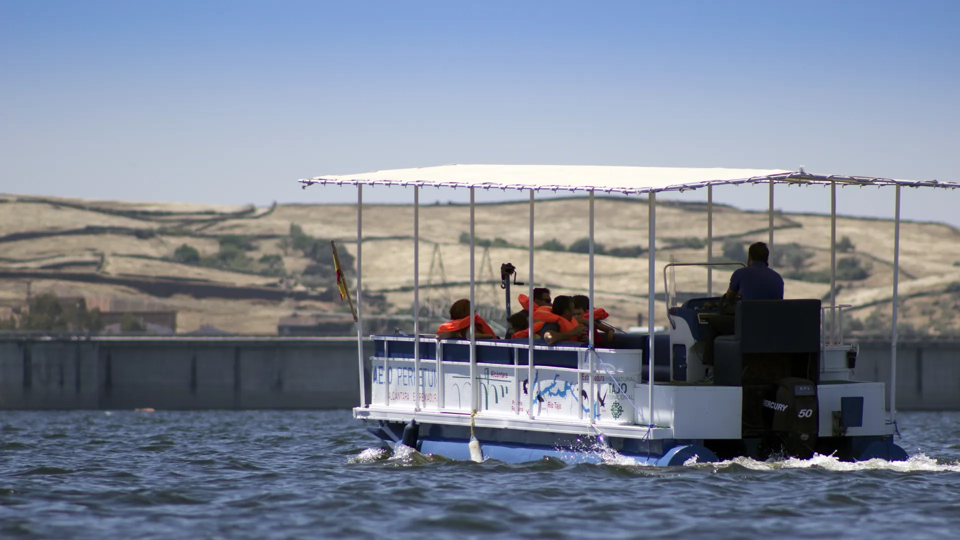 Barco del embalse de Alcántara